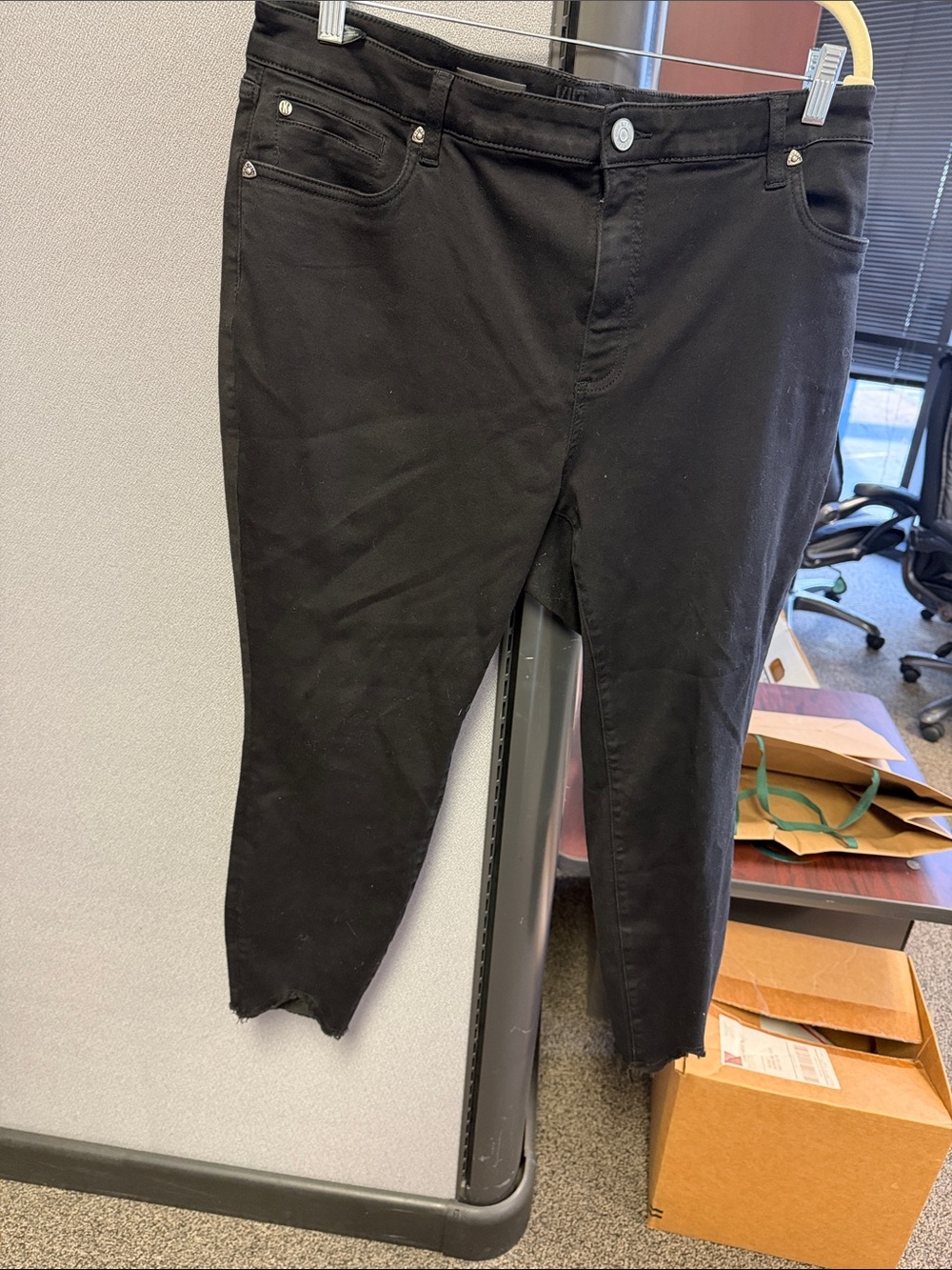 Kut from the Kloth Black Cropped Skinny Jeans